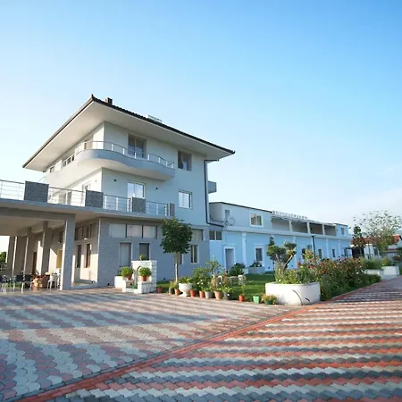 Hanna & Solei 3* בראט