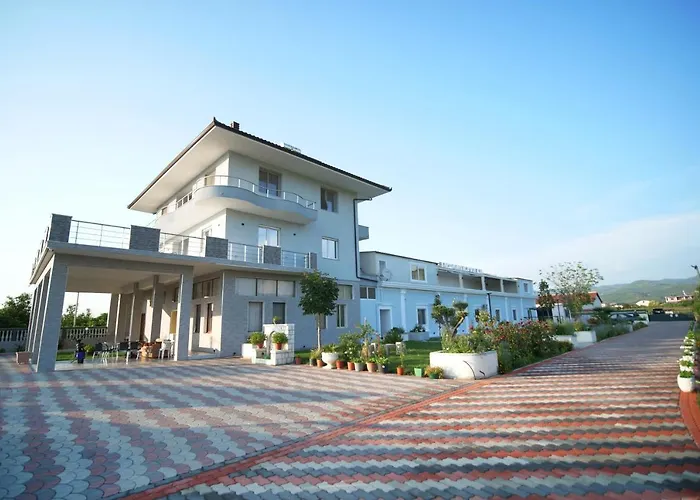 Hanna & Solei 3* Μπεράτ